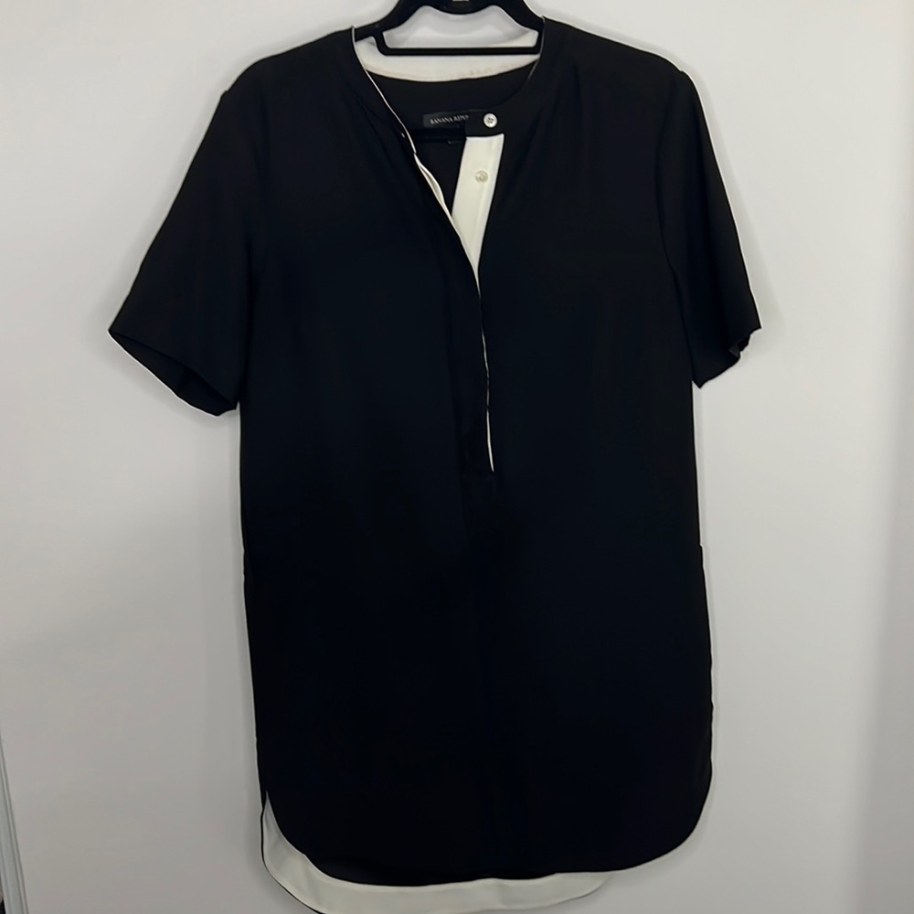 Banana Republic Black Dress with White Trim 🖤